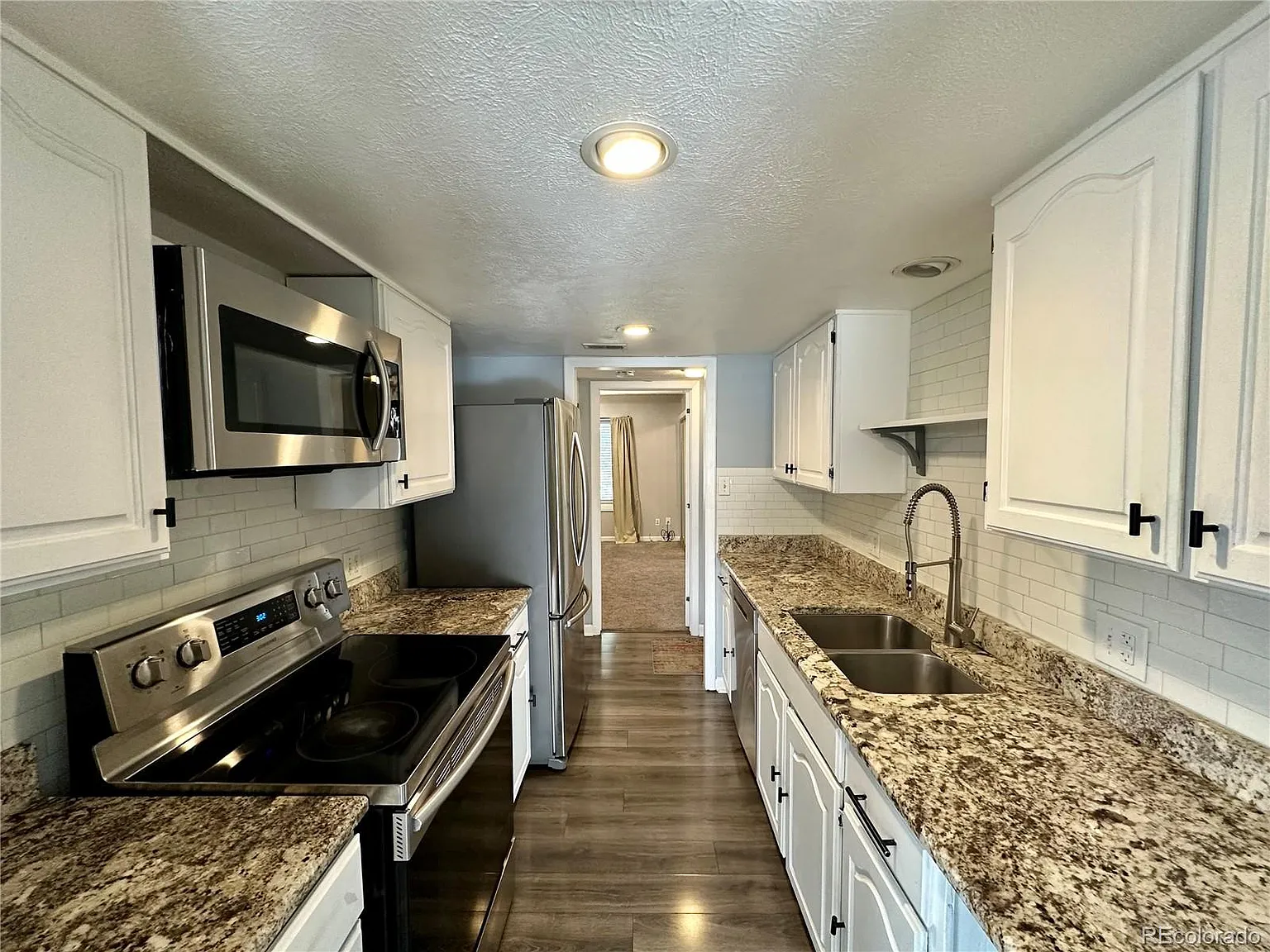 3 bed, 2.0 bath, 1320 sqft, $2,350 — Photo 4