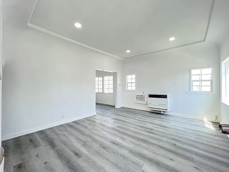 1529 S Orange Grove Ave #1/2 — Photo 3