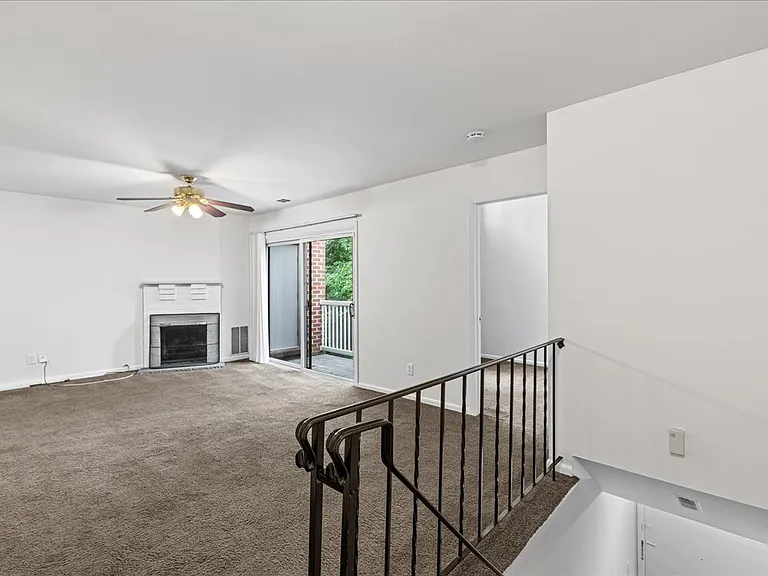 703 Camelback Ct — Photo 8
