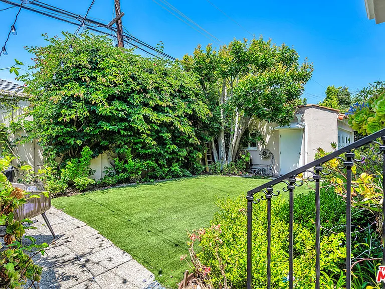 1521 Midvale Ave — Photo 48