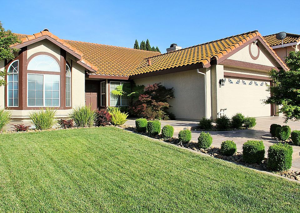 2nd image of 3219 La Madera Way