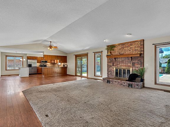 5th image of 405 Richard Rd