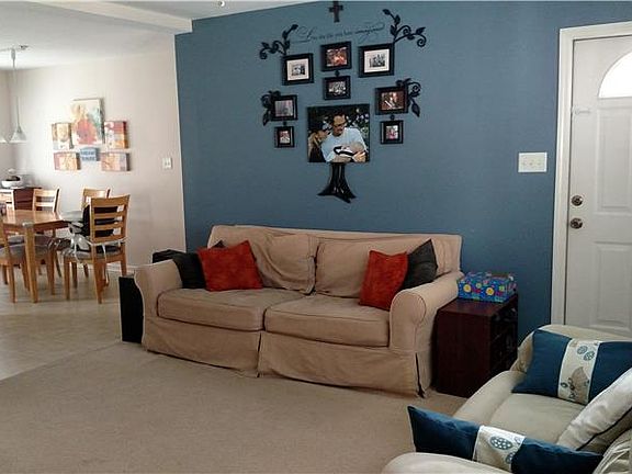 3rd image of 489 Leawood Cir