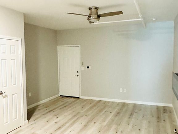 5th image of 119 W Moore Ave #201