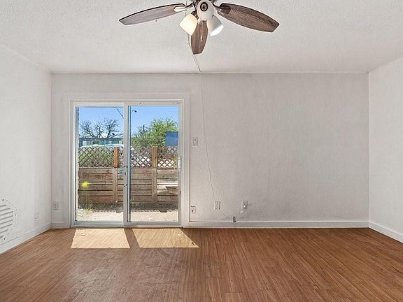 5th image of 300 E Croslin St APT 106