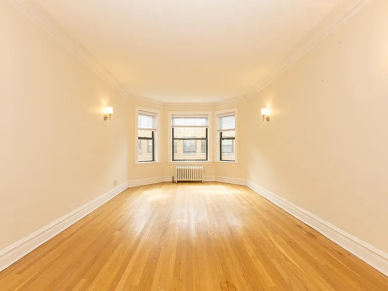 605 Hinman — Photo 12