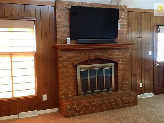 5th image of 613 NW Springwood Dr