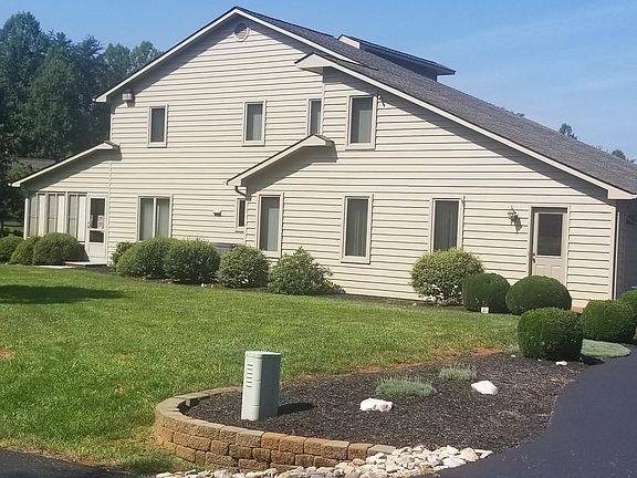5th image of 15 Holly Knoll Dr