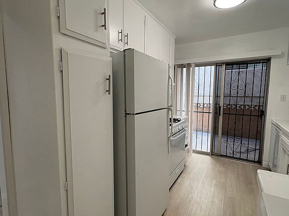 5th image of 1910 Corinth Ave #3