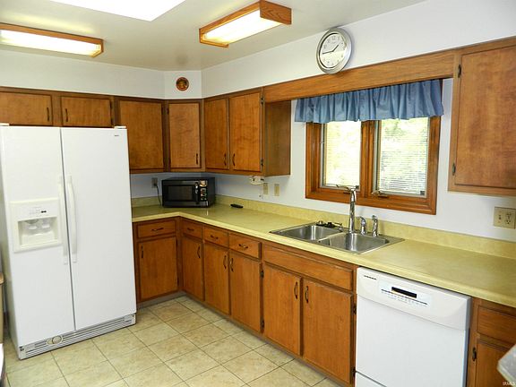4th image of 305 N Walls Dr