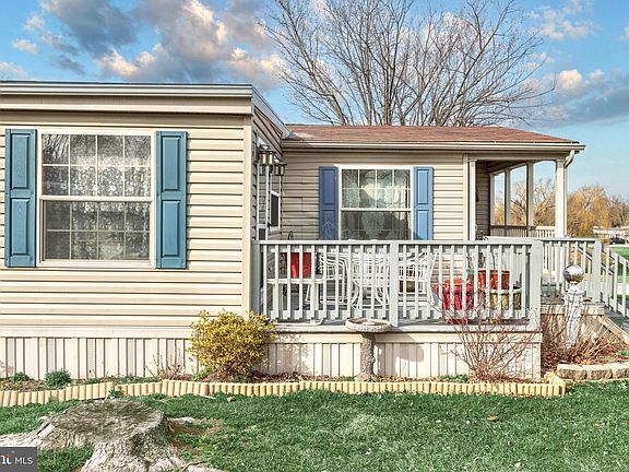 2nd image of 600 Parkwood Dr