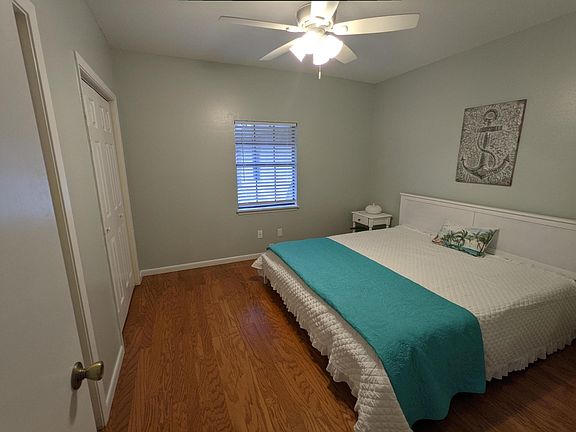 3rd image of 1258 Holliday Dr #B