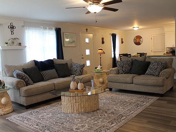 4th image of 55 Maplehurst Ln