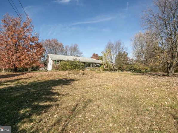 1231 Faust Rd, Perkiomenville, PA 18074