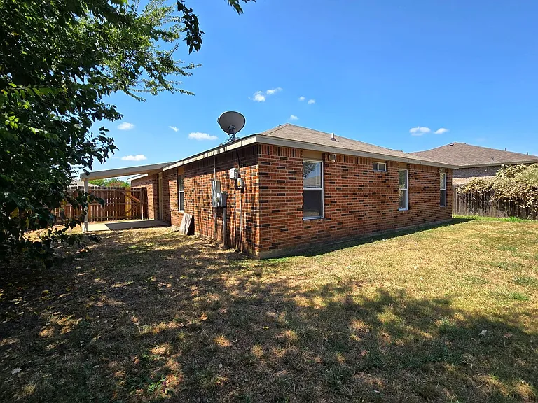 3303 Driftwood Dr — Photo 19