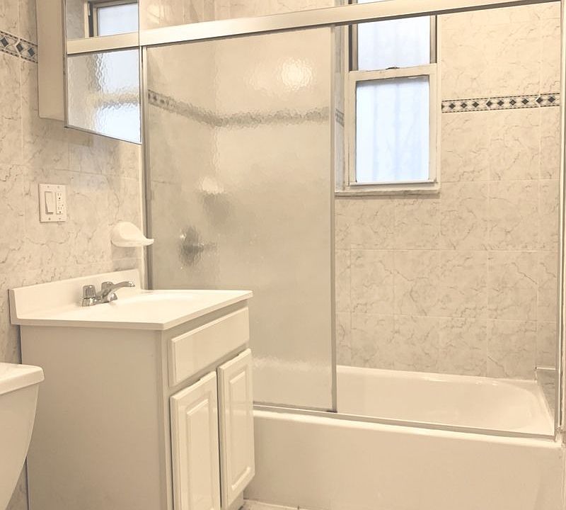 1st image of 2450 27th St APT 3R