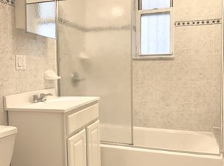 2450 27th St APT 3R, Astoria, NY 11102