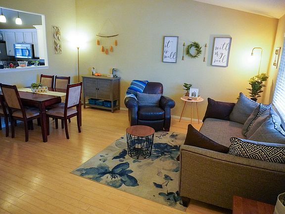Entryway/Living Room