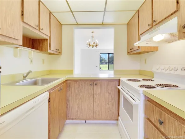 5335 SE Miles Grant Rd APT 102, Stuart, FL 34997