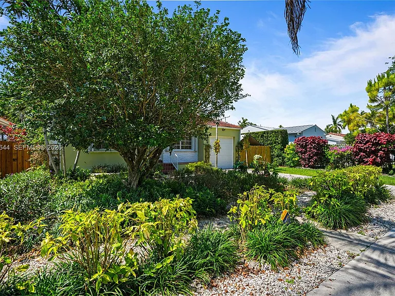2460 SW 24th St — Photo 3