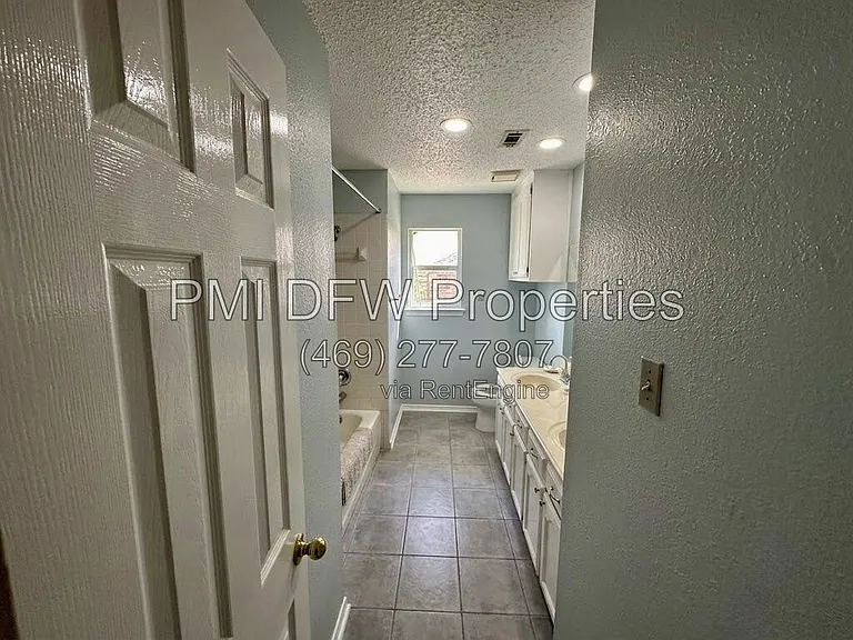 2332 Boardwalk Dr — Photo 6