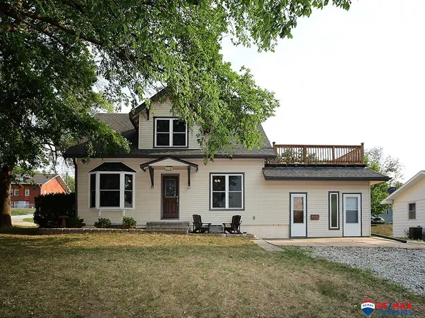 409 Pine St, Pleasant Dale, NE 68423