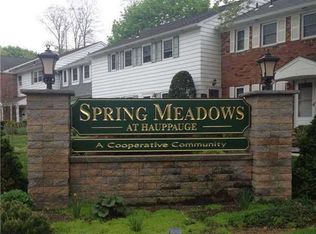 553 Village Dr, Hauppauge, NY 11788