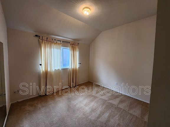 5th image of 324 Fort Edward Dr