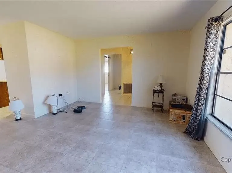 1332 Bentley Ave — Photo 4