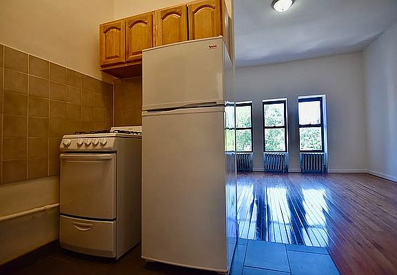 5th image of 220 W 122nd St APT 4F