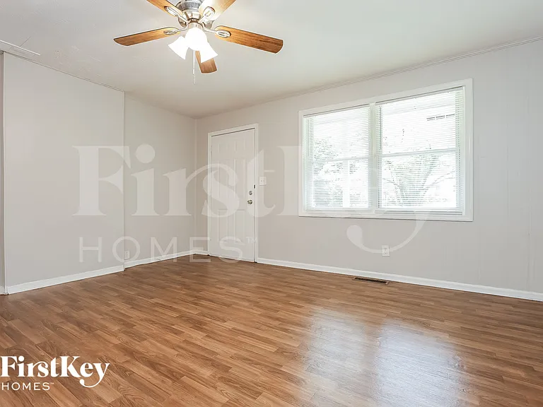 4971 Oakdale Dr — Photo 2