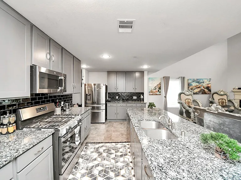 2918 Silverhorn Ln — Photo 17