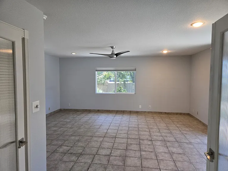 6925 Hyde Park Dr — Photo 12