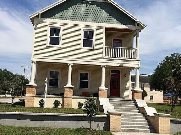 2nd image of 945 E 11th Ave