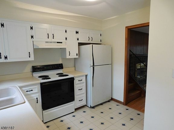 3rd image of 12 Primrose Ln