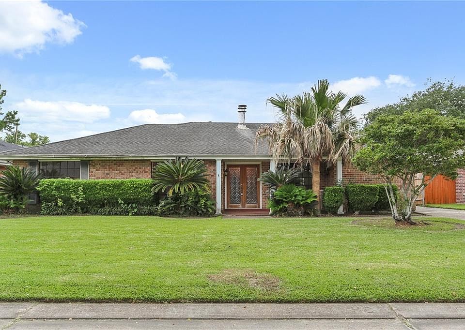1st image of 22 Edgewood Dr