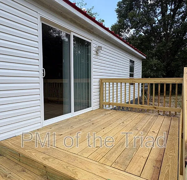 589 Alvis Ln — Photo 9