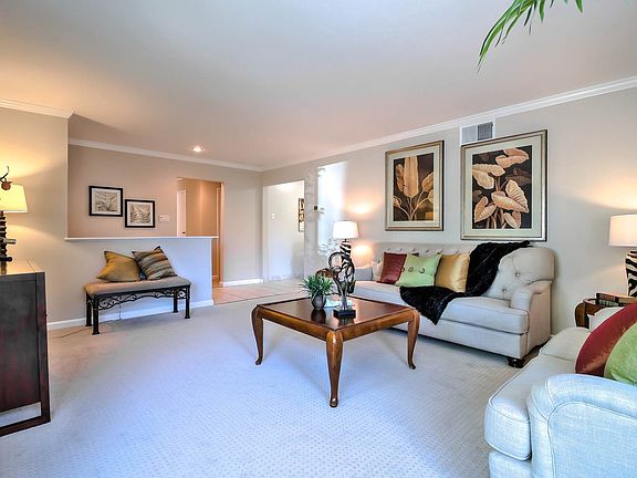5th image of 2211 De Paul Pl