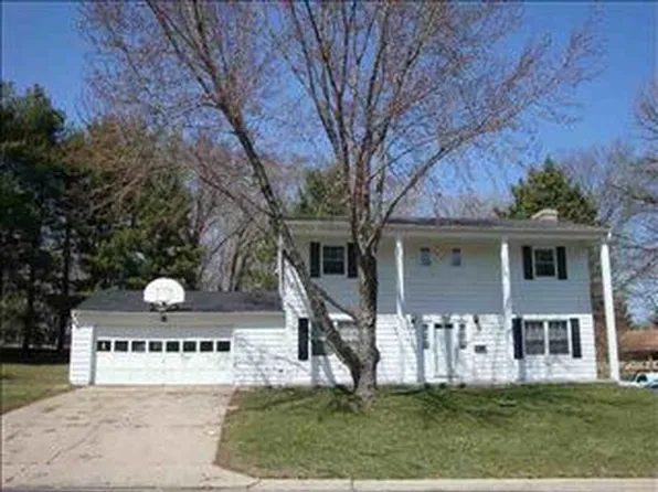 706 Elm Dr, Edgerton, WI 53534