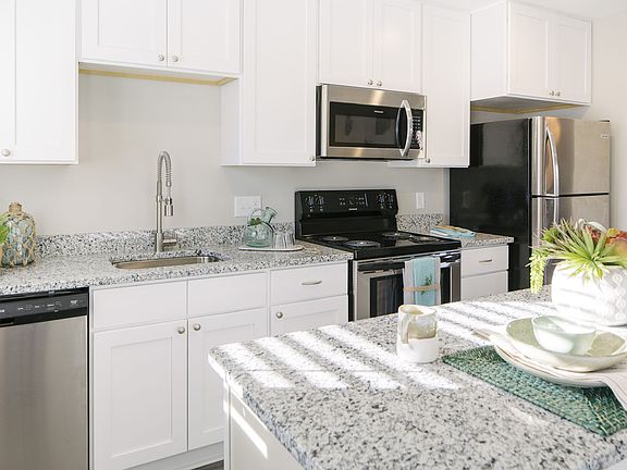 2nd image of 144 E 62nd St #1011
