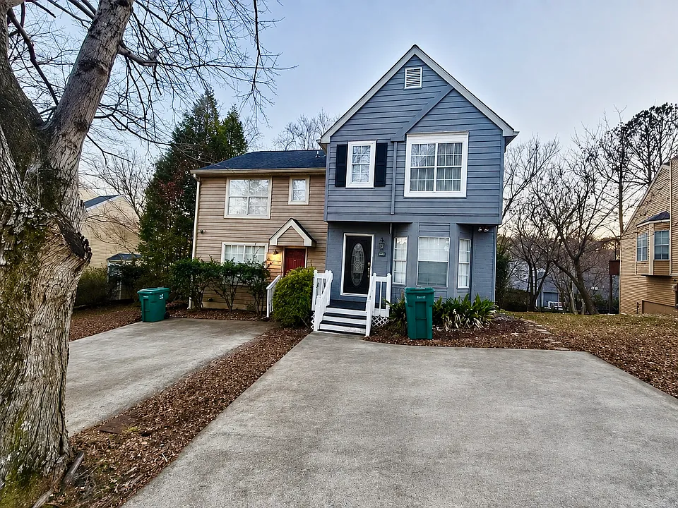 5040 Laurel Bridge Dr SE