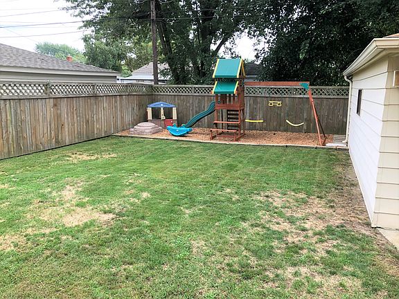 3rd image of 32451 Anita Dr