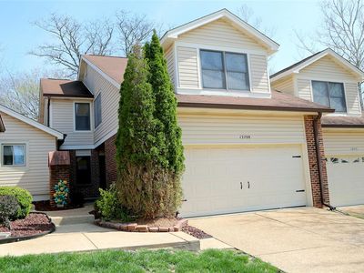 13708 La Rivera Ct, Saint Louis, MO, 63128