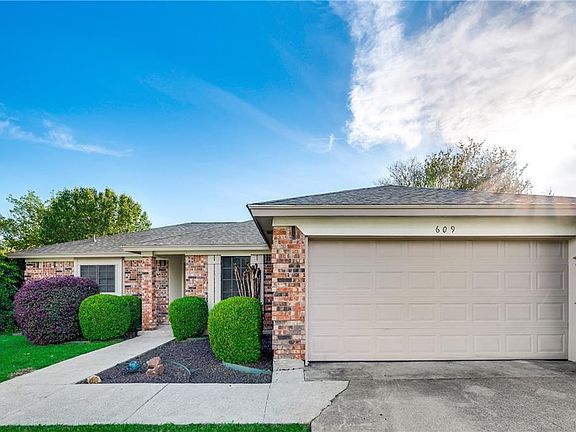 3rd image of 609 Parkview Dr