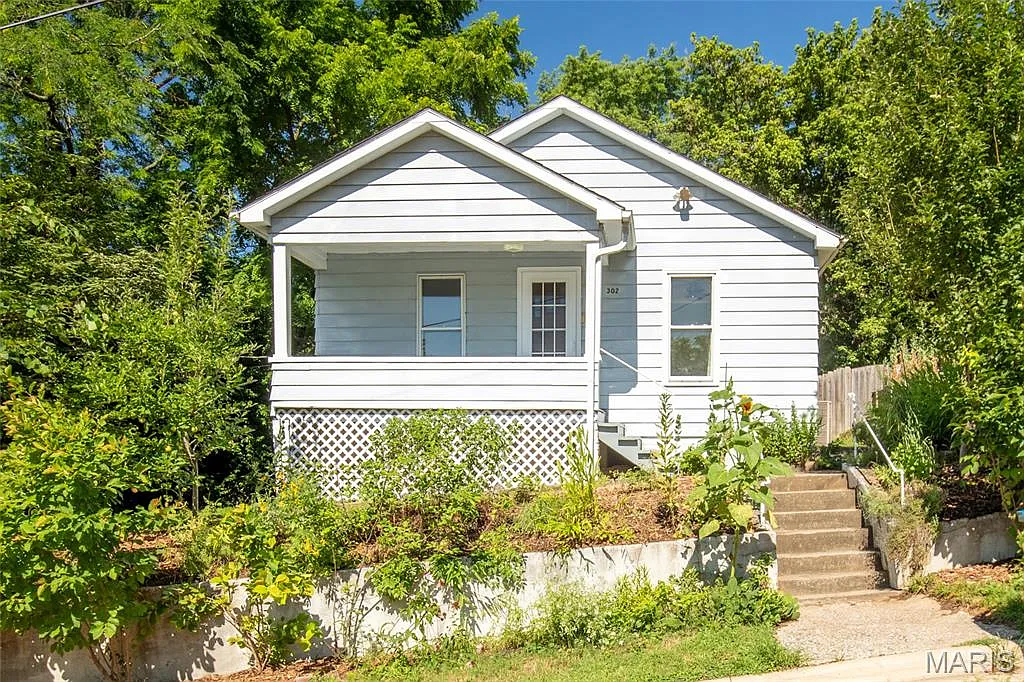 302 Allen St photo 1