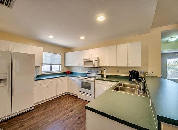 5th image of 542 SE 4th St