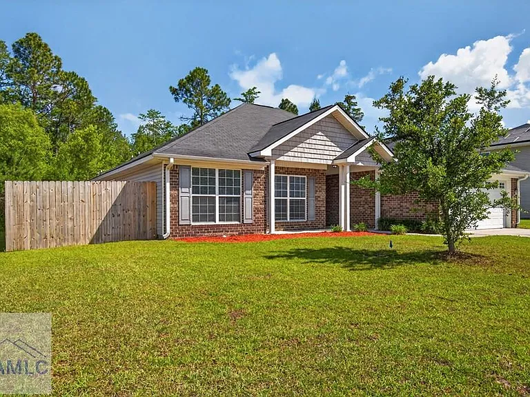 182 Grandview Dr — Photo 3
