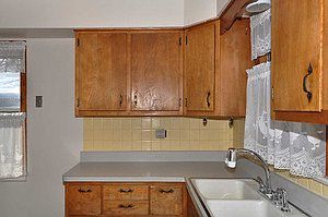 5th image of 122 S Hale St