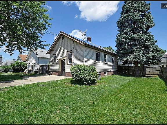 5th image of 1305 Hensley Ave