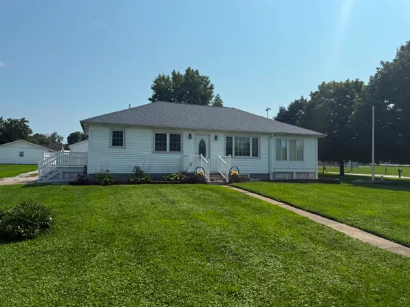 206 6th Ave E, Andalusia, IL 61232